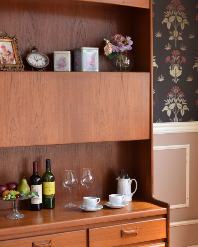 アンティークのキャビネット　アンティーク家具　ヴィンテージ家具、William Lawrence（ウィリアムローレンス）のキャビネット。ヴィンテージ家具が醸し出すあたたかさ。(z-058-f)