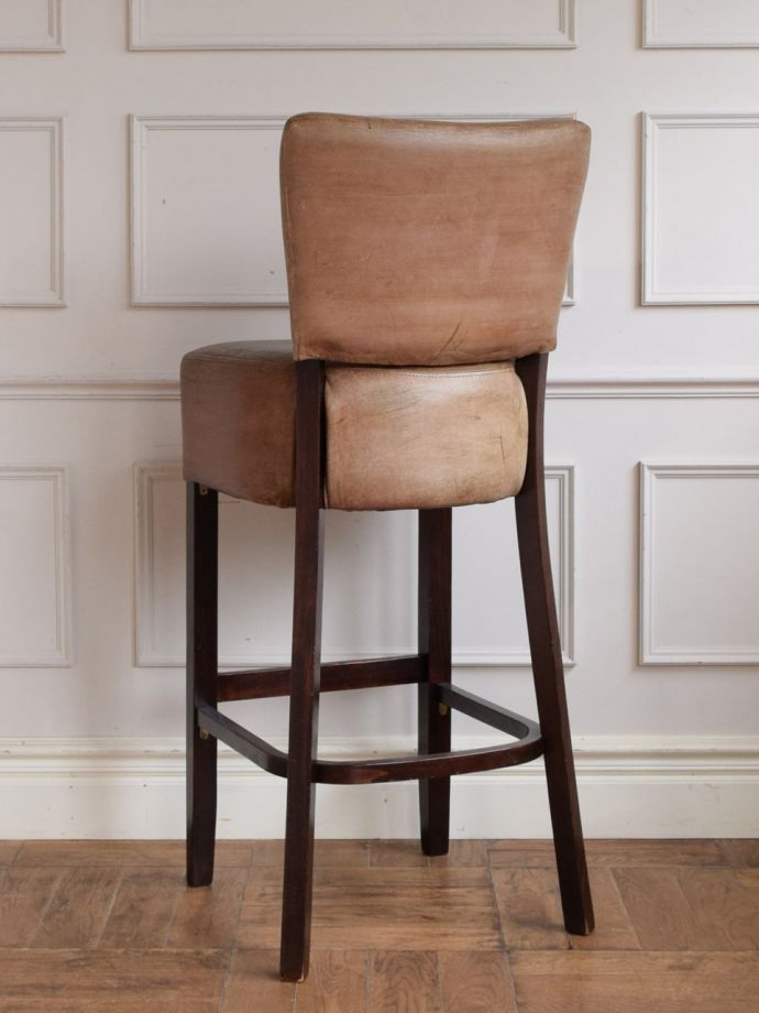 アンティークチェアの後ろ姿