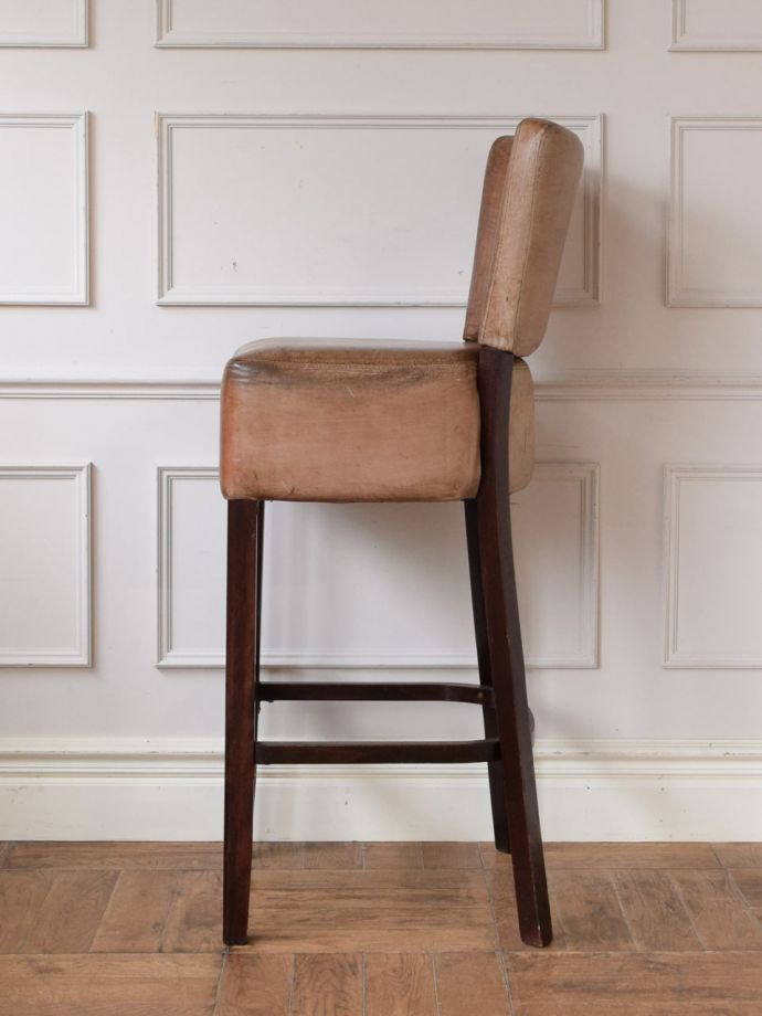 アンティークスツールの側面