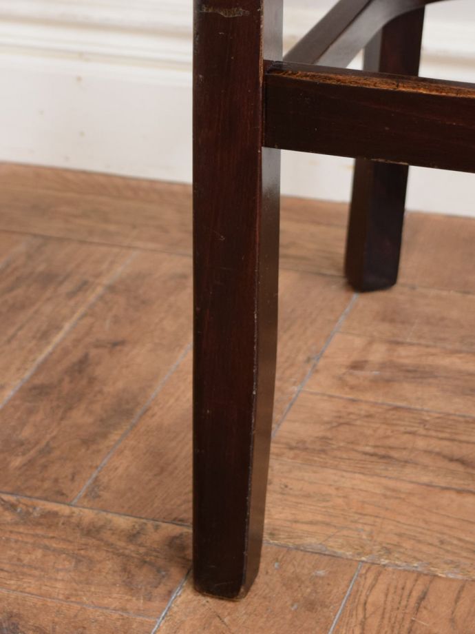 アンティークスツールの脚