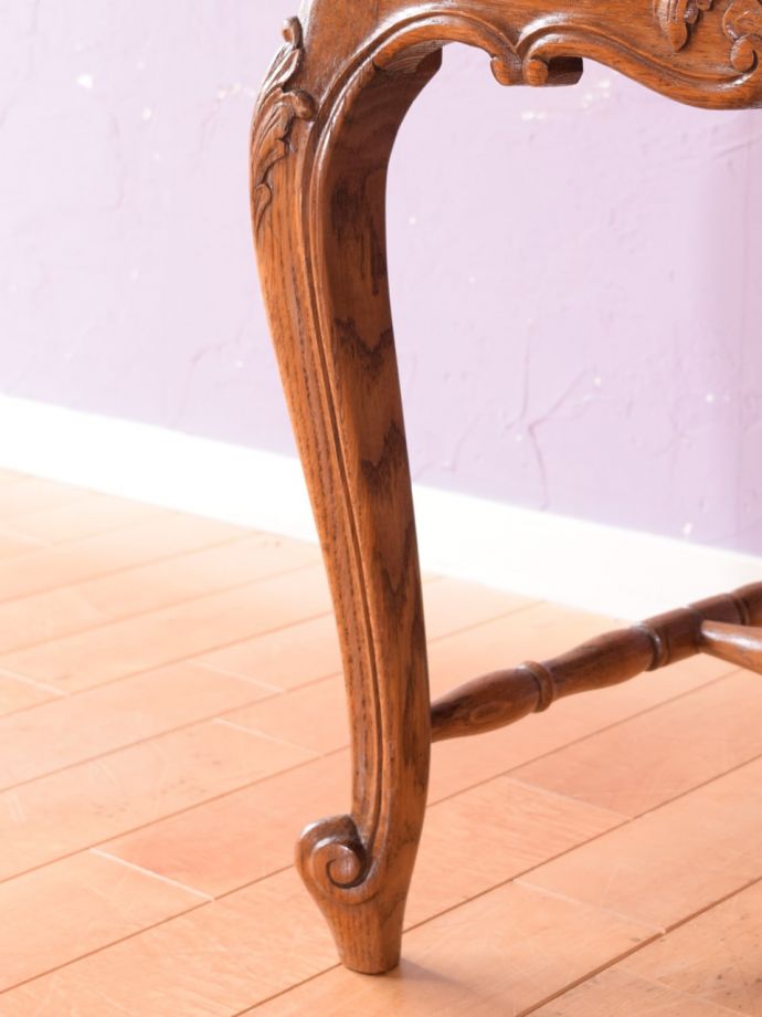 アンティークチェアの脚