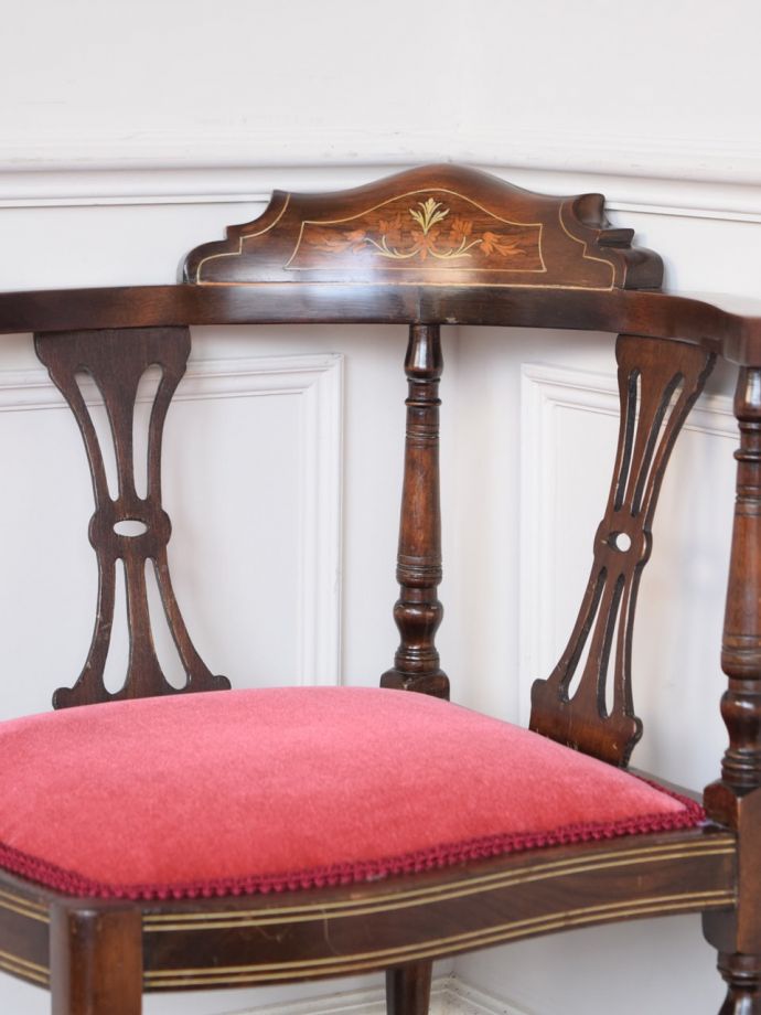 背もたれが美しいアンティークの椅子