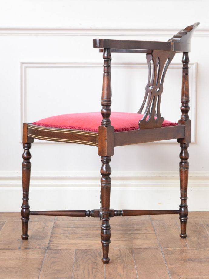 アンティークの椅子の側面