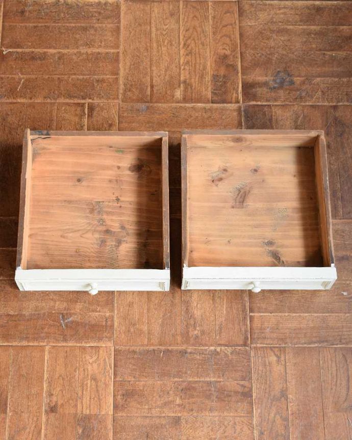 アンティークのキャビネット アンティーク家具 フランスらしい彫りが美しいキャビネット、ホワイトペイントのアンティークキャビネット(カウンター) 。引き出しの中もキレイです。(z-064-f)