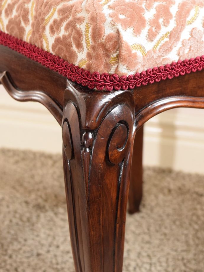 スツールの装飾