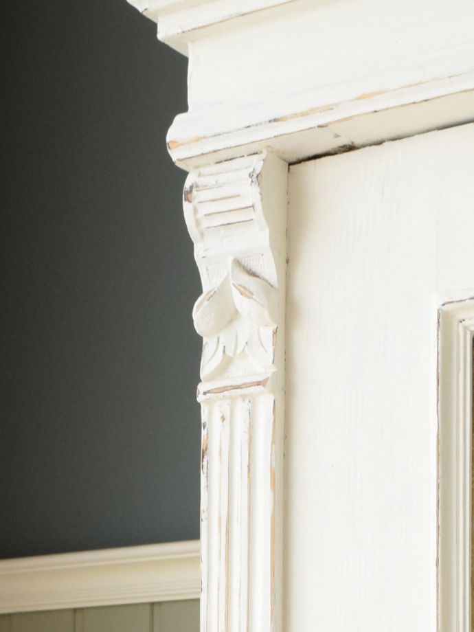 アンティーク家具らしい装飾