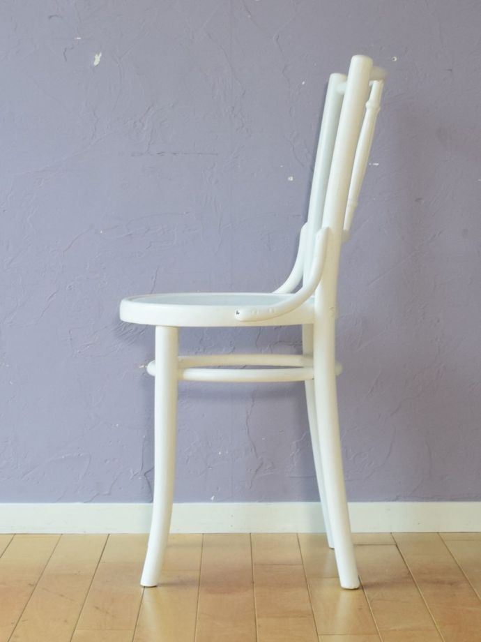 ベントウッドチェアの側面