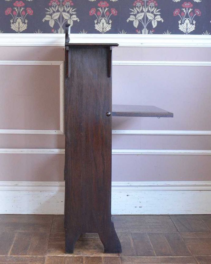 ビューロー アンティーク家具 おしゃれなアンティーク英国家具、小ぶりなスチューデントビューロー。横から見ても素敵なんですもちろん、横から見てもキレイに仕上がっているので、いろんな場所に置いて使って下さい。(z-066-f)