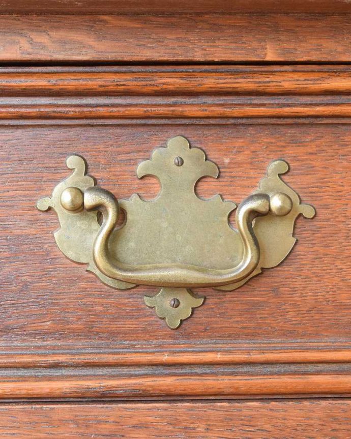 アンティークのテーブル　アンティーク家具　おしゃれなアンティーク家具、引き出し付きのコンソールテーブル。引き出しの取っ手もステキ。(z-068-f)