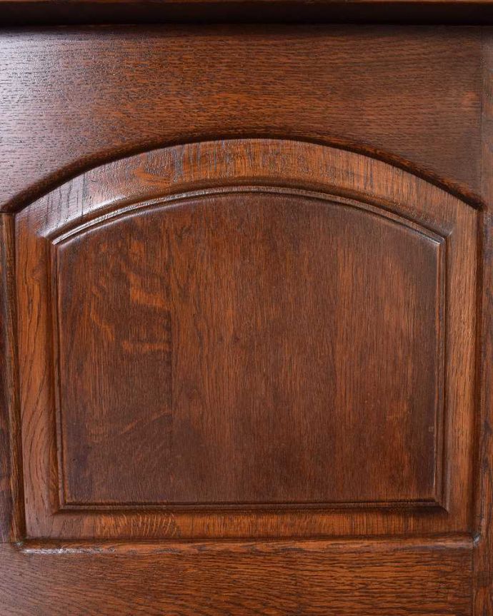 ブランケットボックス・収納ボックス　アンティーク家具　フランス輸入のアンティーク家具、おしゃれなブランケットボックス（ベンチ）。繊細で美しい彫刻まだ機械がそんなに発達していない時代に、どうやって彫ったんでしょう･･･見事です。(z-069-f)