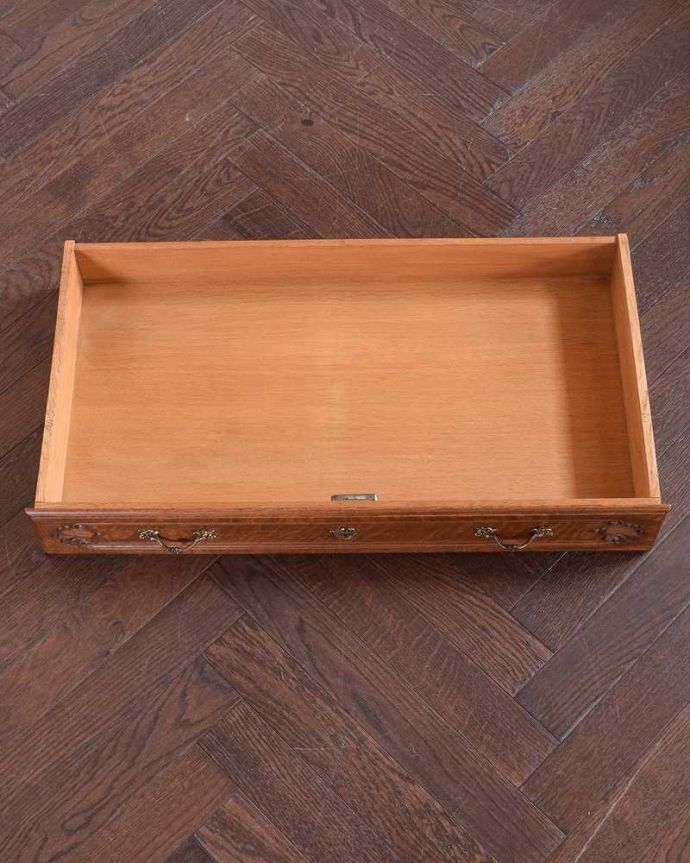 アンティークのチェスト アンティーク家具 フランスのエレガントなアンティーク家具、フラップ扉付のチェスト&シェルフ。実用的にチェストとして使いましょう!アンティーク家具と言えども家具。(z-070-f)