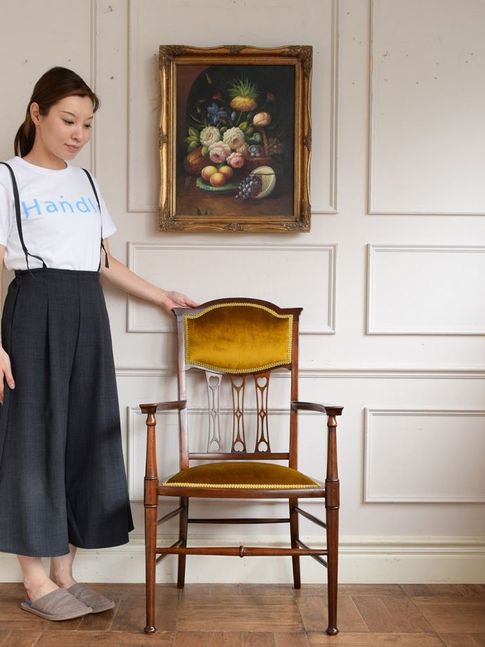 英国アンティークのサロンチェア