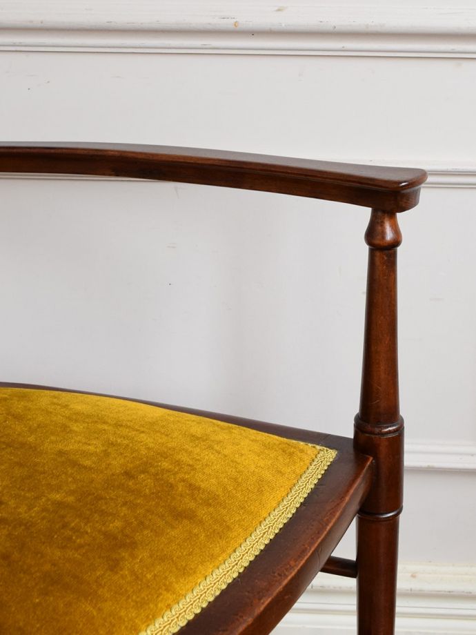 アンティークの椅子のアーム