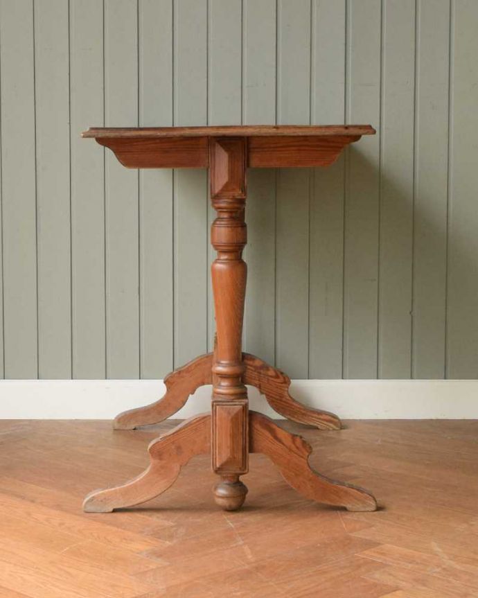 アンティークのテーブル　アンティーク家具　いろんな用途で便利に使えるフランスで見つけたアンティーク家具、ホールテーブル。横から見てみると･･･テーブルを横から見るとこんな感じ。(z-073-f)