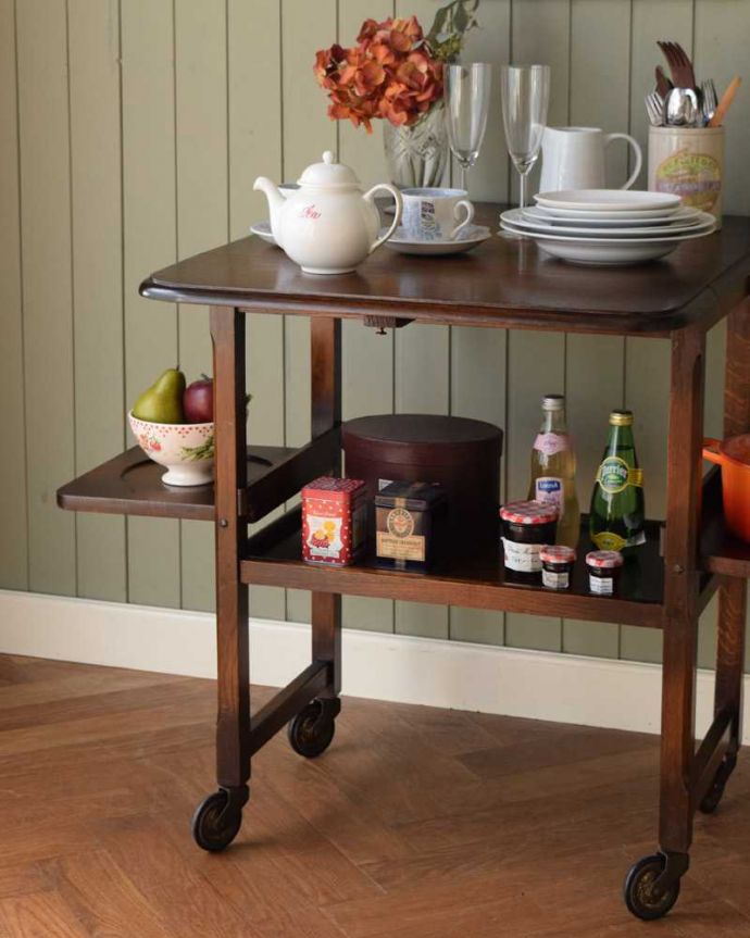 アンティークのワゴン・トローリー　アンティーク家具　伸張式天板が付いた、機能的な英国のアンティークトローリー（ワゴン）。アンティークのワゴンは使い方が自由自在簡単に移動が出来るワゴン。(z-074-f)