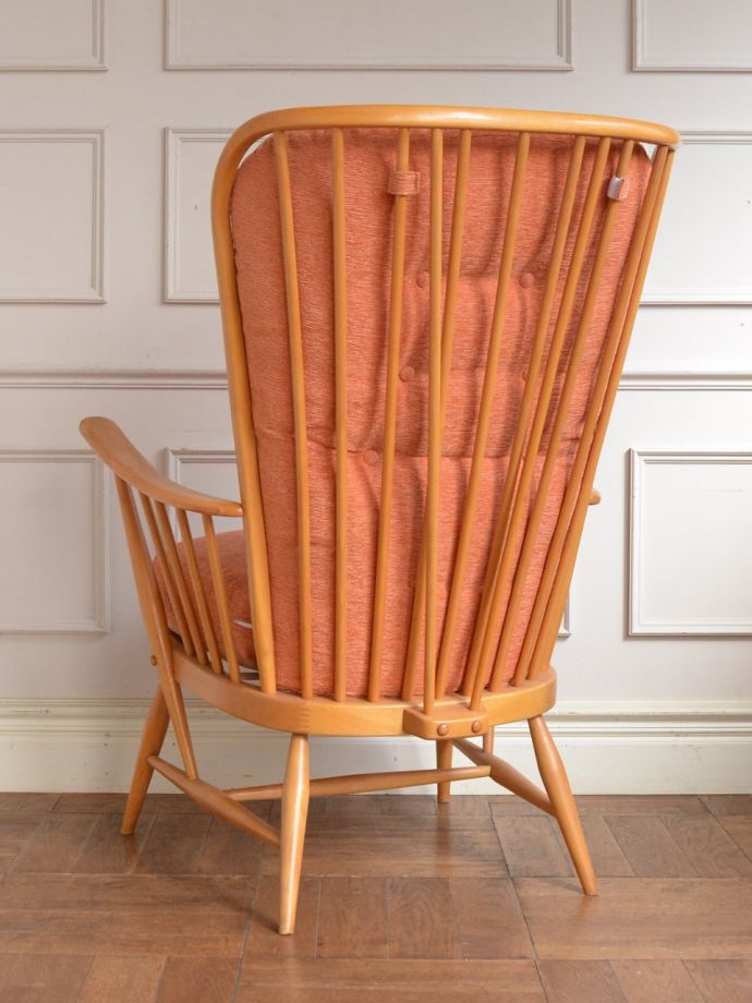 パーソナルチェアの後ろ姿