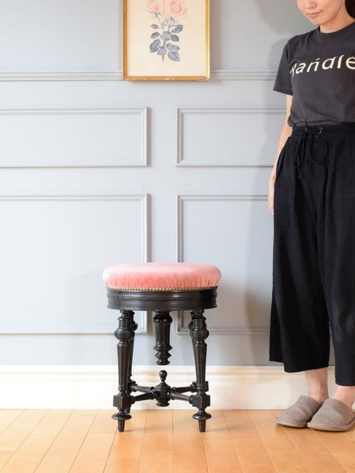 アンティークのピアノスツール