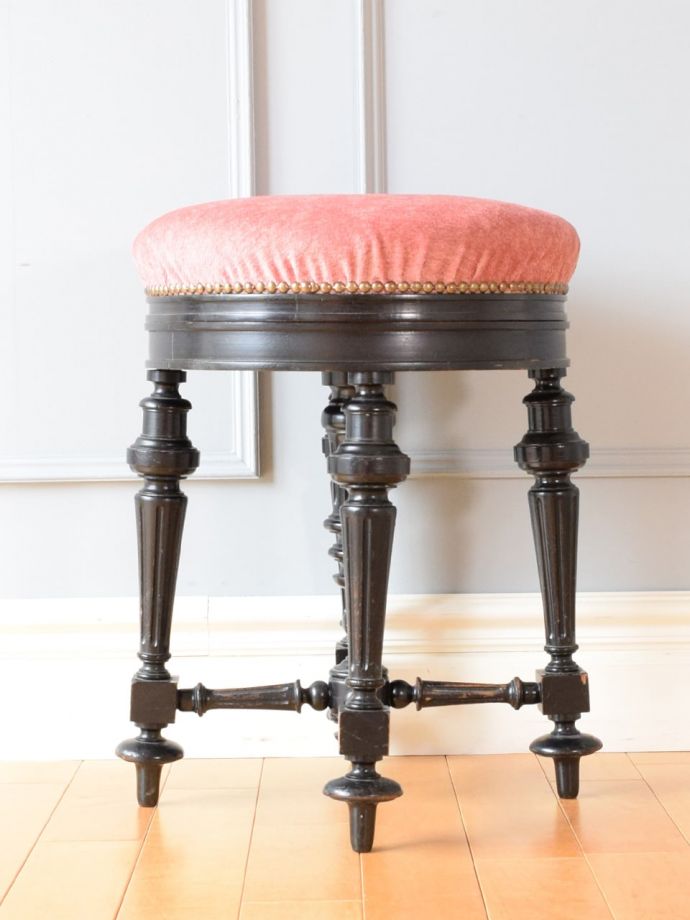 アンティークスツールの側面