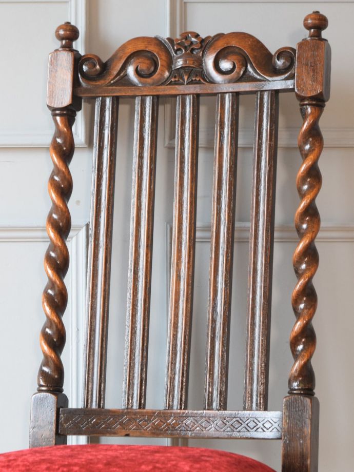 アンティークらしい美しい椅子