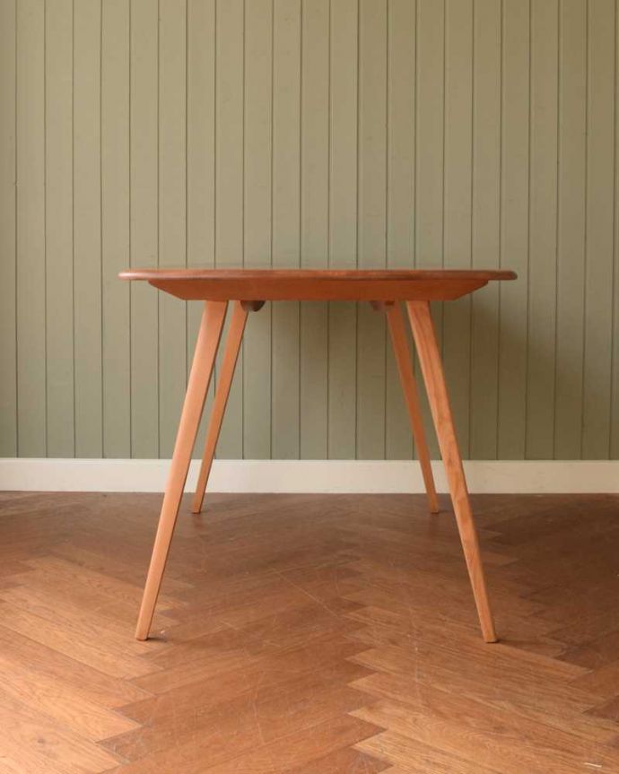 アーコールの家具　アンティーク家具　イギリスのシンプルなヴィンテージ家具、アーコールのダイニングテーブル。クルッと回転。(z-079-f)