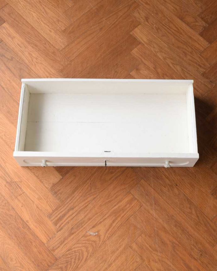 アンティークのキャビネット　アンティーク家具　アンティークのペイント家具、フランスの香り漂うホワイトのキャビネット（カウンター） 。引き出しの中もキレイです。(z-080-f)