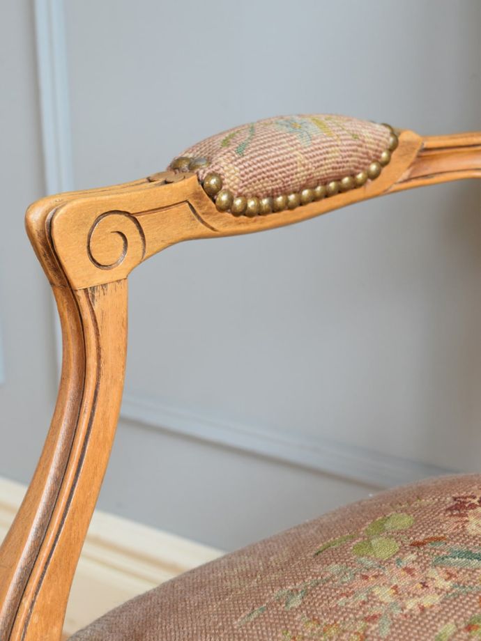 アンティークの椅子のアーム