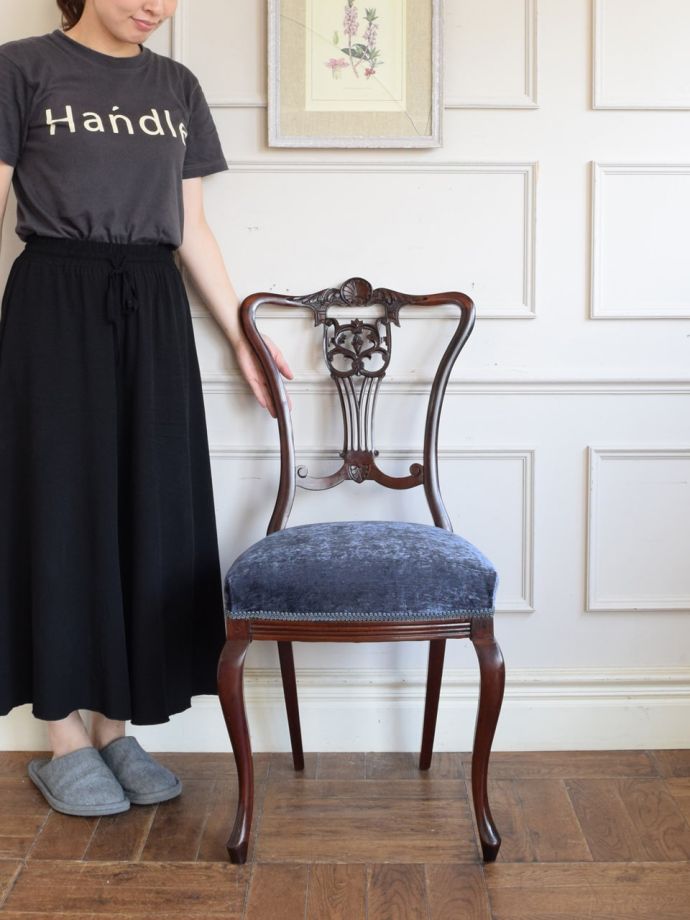 英国アンティークのサロンチェア