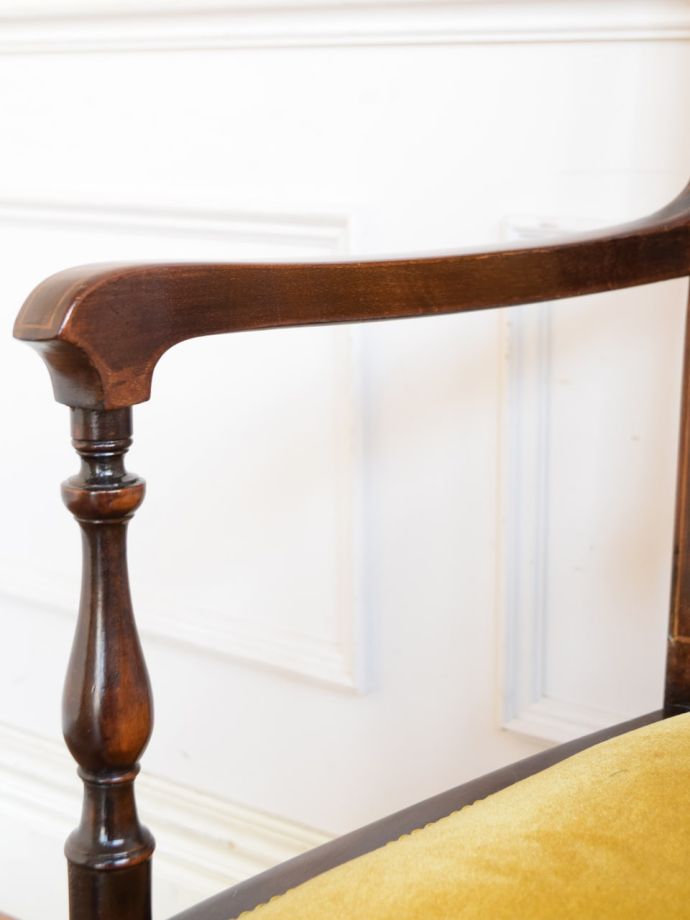 アンティークの椅子のアーム