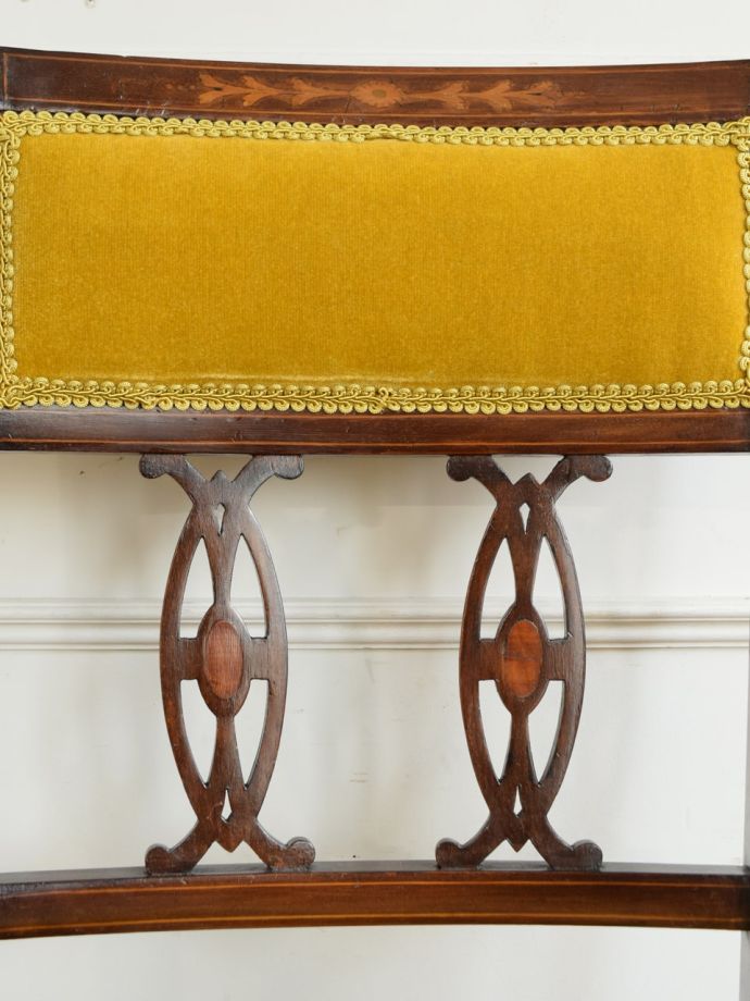 英国アンティークらしい装飾