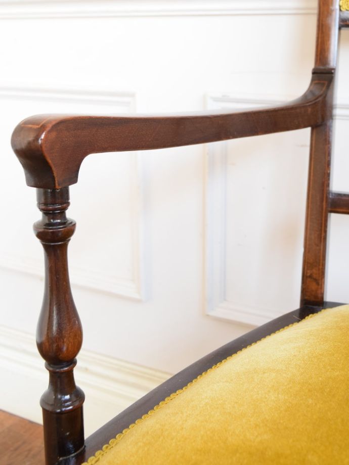 アンティークの椅子のアーム