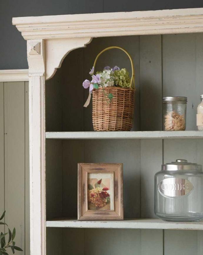 アンティークのキャビネット　アンティーク家具　とっても可愛いフランス色、アンティークのペイントキャビネット。タップリ収納出来る実力派見た目の美しさはもちろん、収納力たっぷり。(z-088-f)