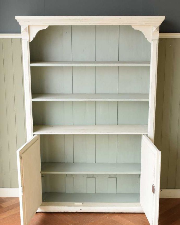 アンティークのキャビネット　アンティーク家具　とっても可愛いフランス色、アンティークのペイントキャビネット。しっかりお直ししたのでキレイですペイントの家具はコンディンがあまりよくないものが多いので、日本に連れて帰ってきてからしっかりキレイにお直ししました。(z-088-f)