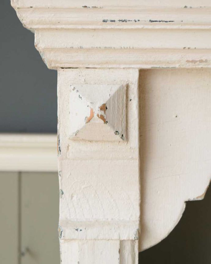 アンティークのキャビネット　アンティーク家具　とっても可愛いフランス色、アンティークのペイントキャビネット。惚れ惚れしちゃう美しさ女性らしい彫り。(z-088-f)