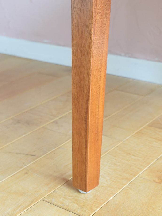 ロイドルームチェアの脚