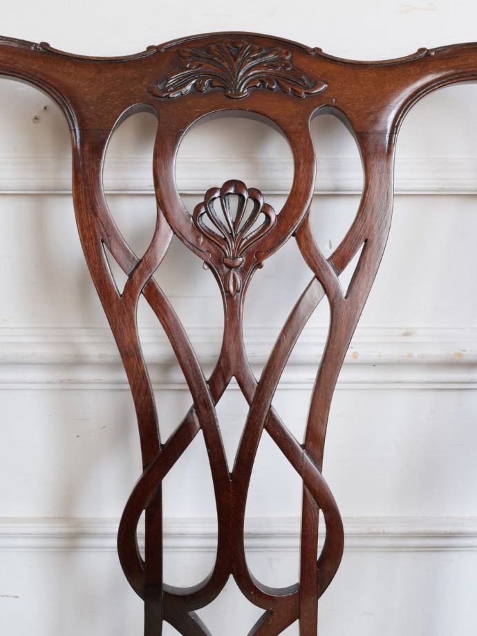 英国アンティークらしい装飾