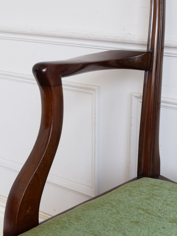 アンティークの椅子のアーム