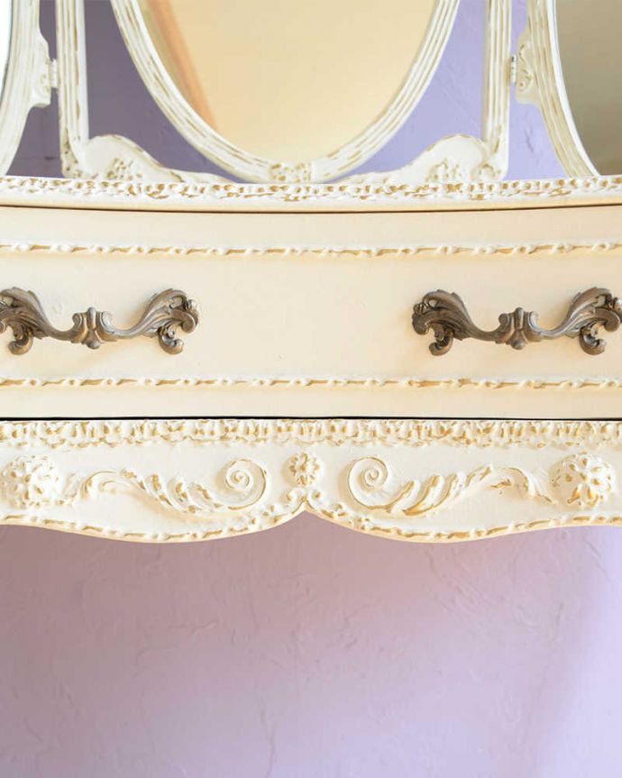 アンティークのドレッサー アンティーク家具 憧れの可愛いドレッシングテーブル(鏡台)、アンティークのフレンチインテリア。いろんな場所にこだわり見ているだけで優雅な気分になっちゃう彫。(z-090-f)