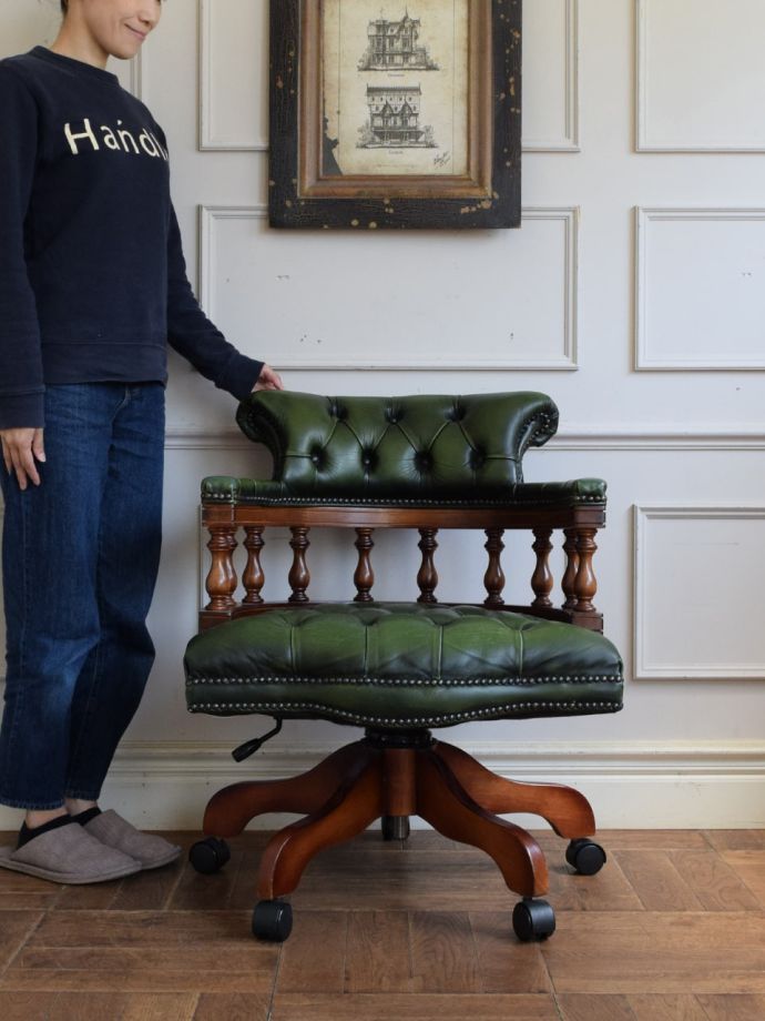 英国アンティークのパーソナルチェア