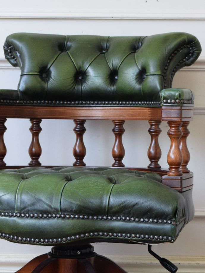 アンティークパーソナルチェアの背もたれ