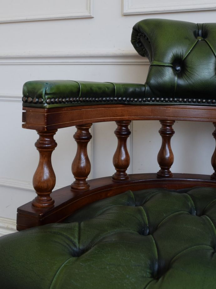 アンティークの椅子のアーム