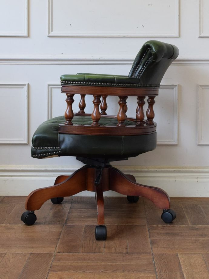 アンティークの椅子の側面