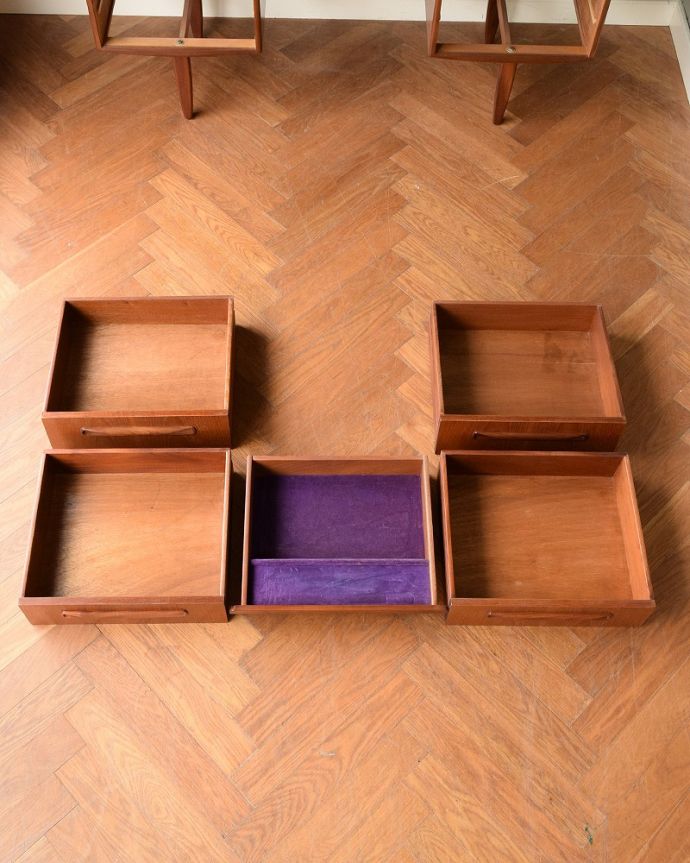 G-PLAN(Gプラン)　アンティーク家具　G-PLANのヴィンテージ家具、北欧スタイルのカッコよさが魅力のドレッサー（鏡台）。引き出しの中もキレイに修復しました細々としたものを安心して収納していただけるよう引き出しの中もキレイにお直ししてあります。(z-091-f)