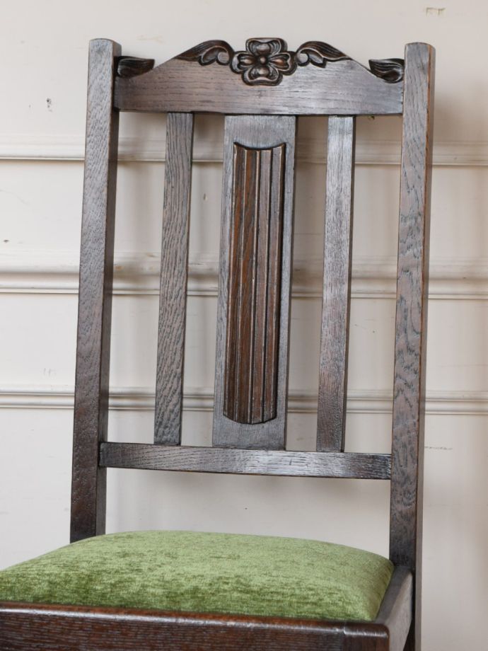 アンティークらしい美しい椅子