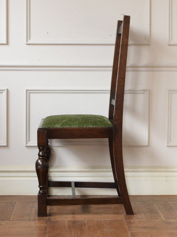 アンティークの椅子の側面