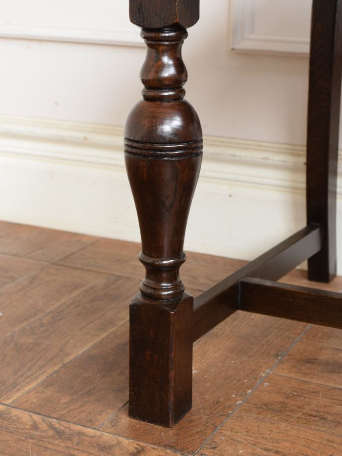 アンティークチェアの脚