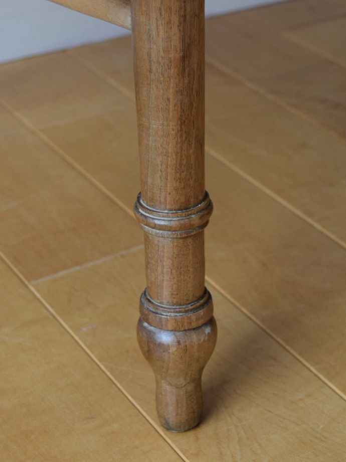 アンティークチェアの脚