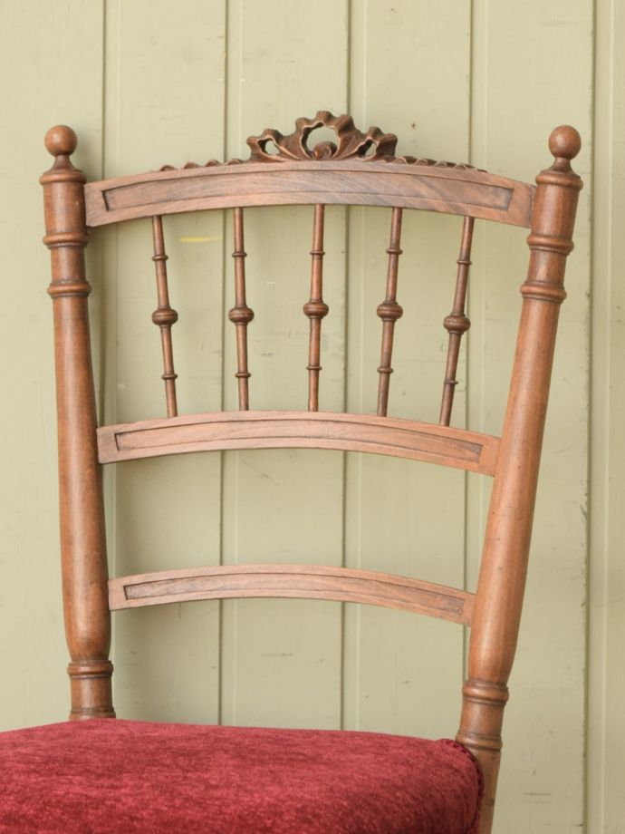 フランスの椅子らしい装飾