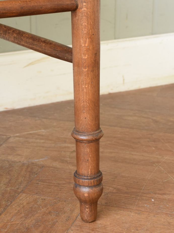 アンティークチェアの脚