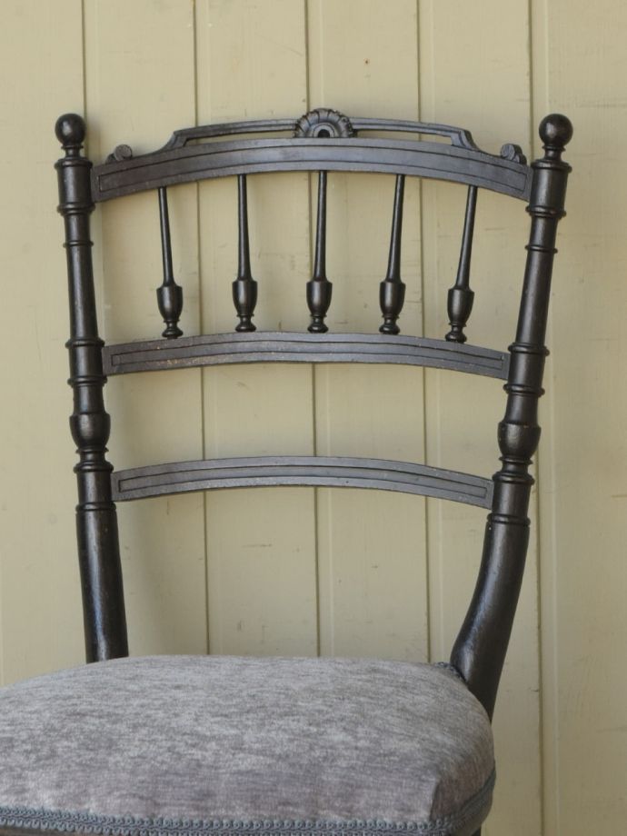 フランスの椅子らしい装飾