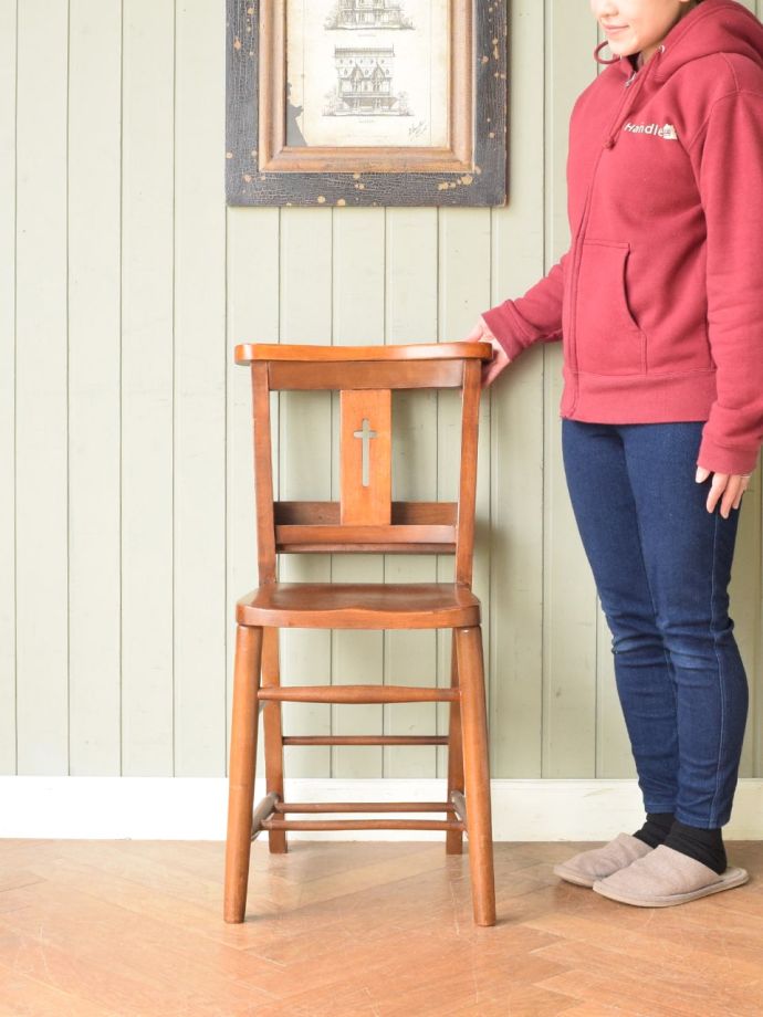 英国アンティークのチャーチチェア